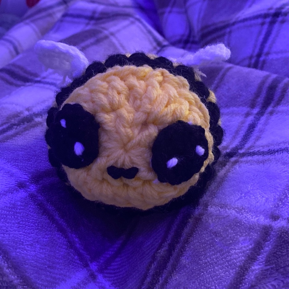 Super cute and small crochet bee :) 🐝